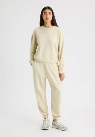 Roe Sweatpants, Castle Wall